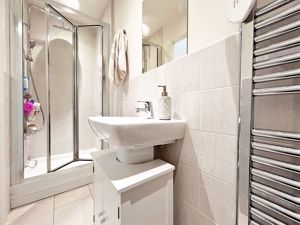 En-suite- click for photo gallery